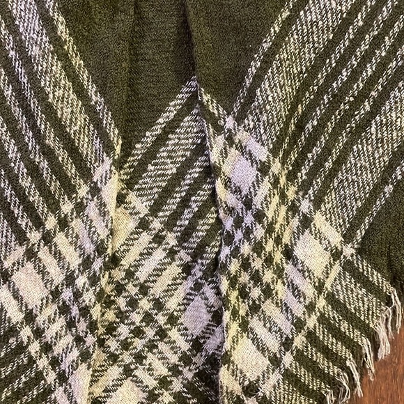 Maurices Green Sweater Poncho Shawl One Size - Picture 2 of 3